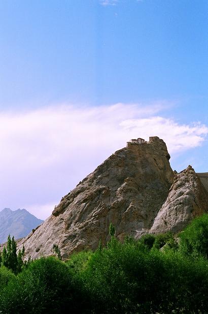 almost fell off the bike here. had crossed fotu la. was moving towards kargil when i saw this mountain, marvelled at its shape, kept moving and then realised with a sudden shock that good god, there was a monastery atop it.