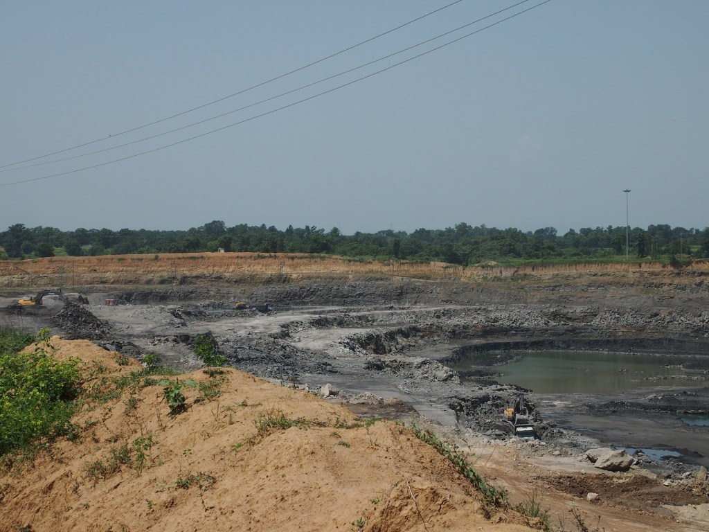gare palma. one of the coal blocks alloted to congress mp and industrialist naveen jindal. before the mine came up, gently sloping fields and stands of community forests and private trees stood in this area. and the local river vended its way thru them. it was hard to imagine anything like that now — a classic instance of the whole landscape and memory bit.
